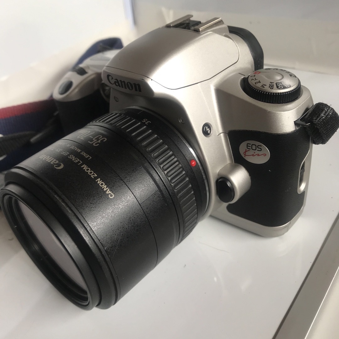 Canon(キヤノン)のCanon EOS kiss とレンズ35-70EF付き スマホ/家電/カメラのカメラ(フィルムカメラ)の商品写真