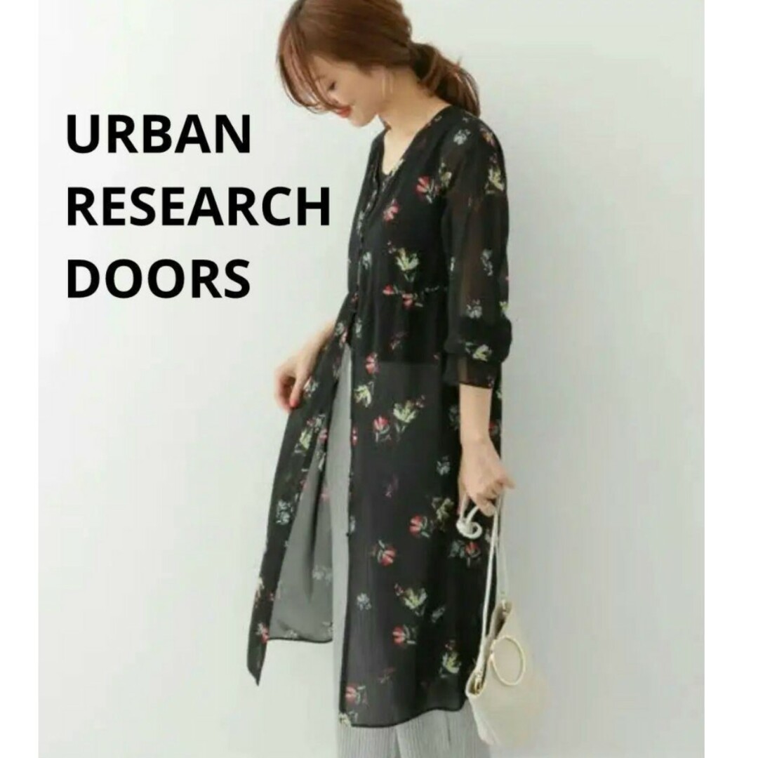 URBAN RESEARCH DOORS(アーバンリサーチドアーズ)の美品♡DOORS ダーク フラワー シフォン ガウン ワンピース　ブラック レディースのワンピース(ロングワンピース/マキシワンピース)の商品写真