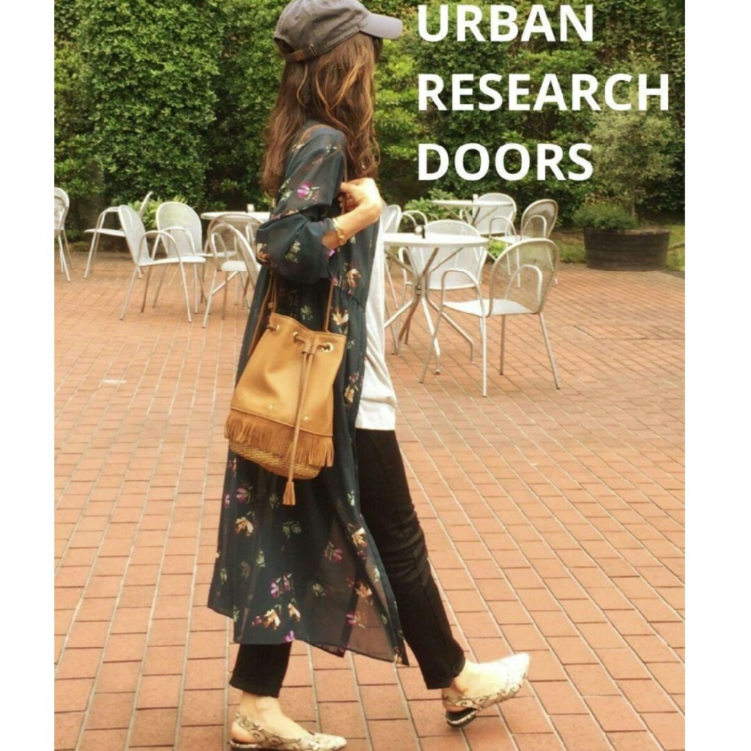 URBAN RESEARCH DOORS(アーバンリサーチドアーズ)の美品♡DOORS ダーク フラワー シフォン ガウン ワンピース　ブラック レディースのワンピース(ロングワンピース/マキシワンピース)の商品写真