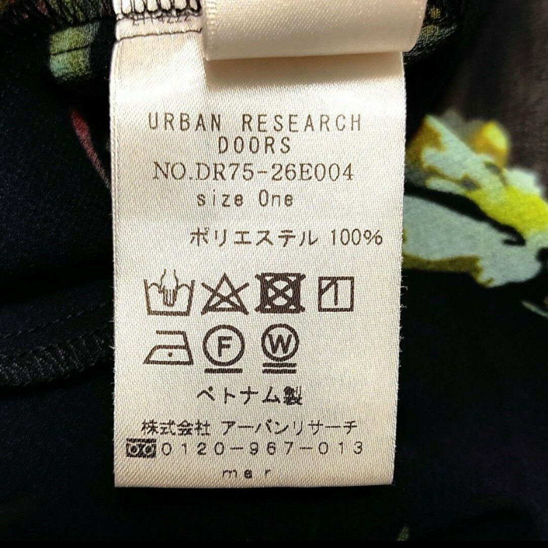 URBAN RESEARCH DOORS(アーバンリサーチドアーズ)の美品♡DOORS ダーク フラワー シフォン ガウン ワンピース　ブラック レディースのワンピース(ロングワンピース/マキシワンピース)の商品写真