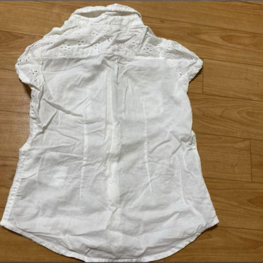 H&M(エイチアンドエム)のH&Mのスカラップレースデザイン　半袖シャツ ブラウス　100 3-4歳 キッズ/ベビー/マタニティのキッズ服女の子用(90cm~)(ブラウス)の商品写真