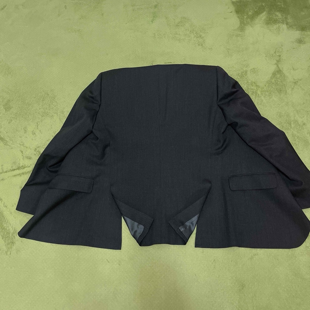 【中古美品】メンズスーツ A5サイズ ダークグレー メンズのスーツ(セットアップ)の商品写真