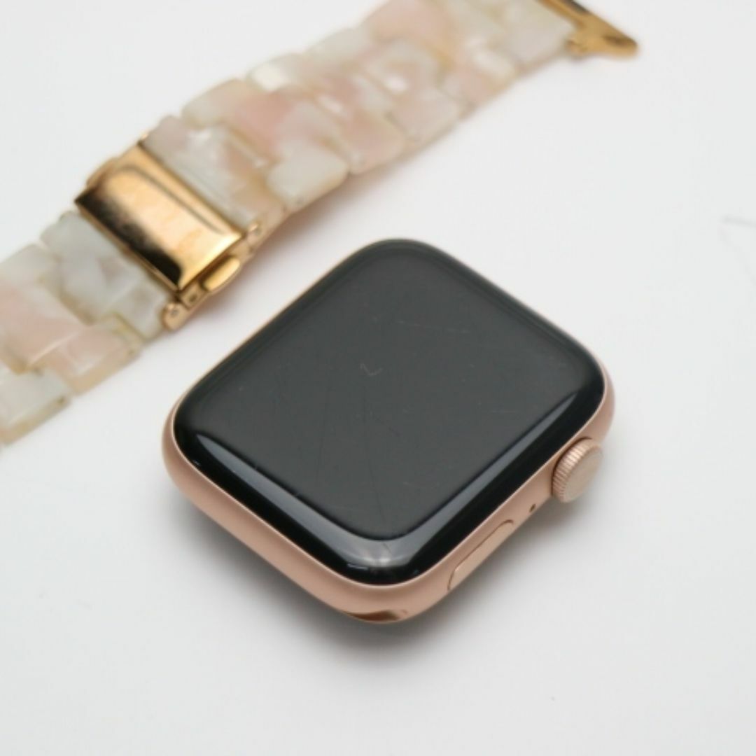 Apple(アップル)の良品中古 Apple Watch series5 44mm GPS ゴールド  M666 スマホ/家電/カメラのスマホ/家電/カメラ その他(その他)の商品写真