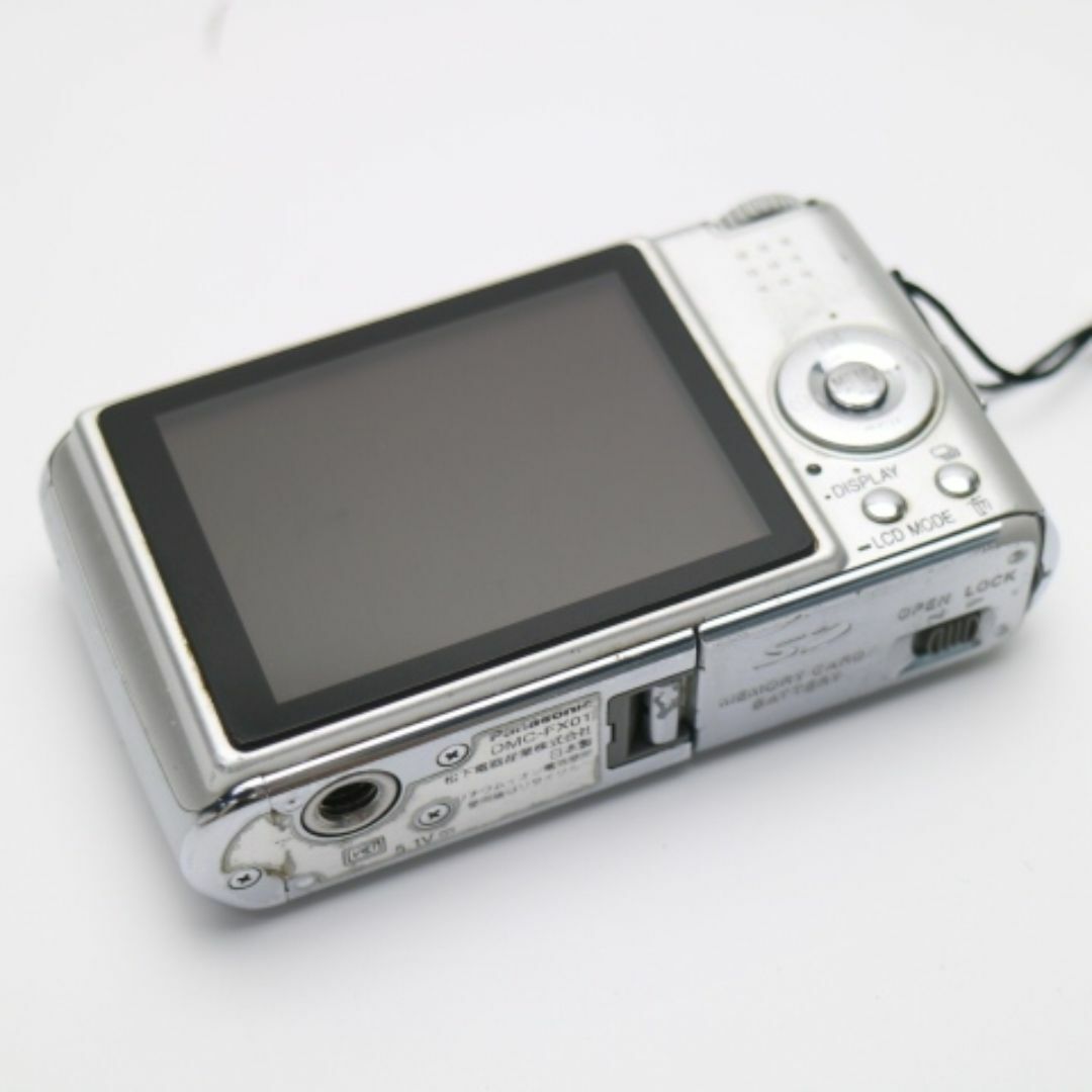 Panasonic(パナソニック)の良品中古 DMC-FX01 シルキーシルバー  M666 スマホ/家電/カメラのカメラ(コンパクトデジタルカメラ)の商品写真
