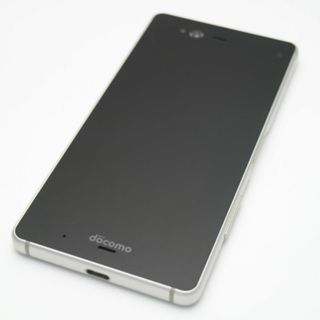 アローズ(arrows)の新品同様 F-01K ホワイト 本体 白ロム  M666(スマートフォン本体)