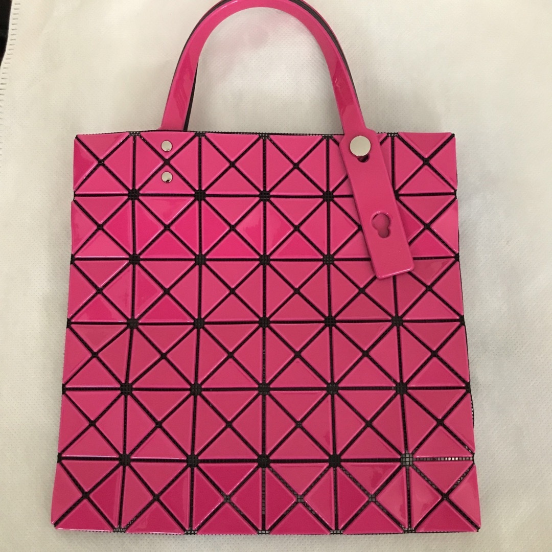 ISSEY MIYAKE(イッセイミヤケ)のBAO BAO ISSEY MIYAKE 2020 PINK レディースのバッグ(ハンドバッグ)の商品写真