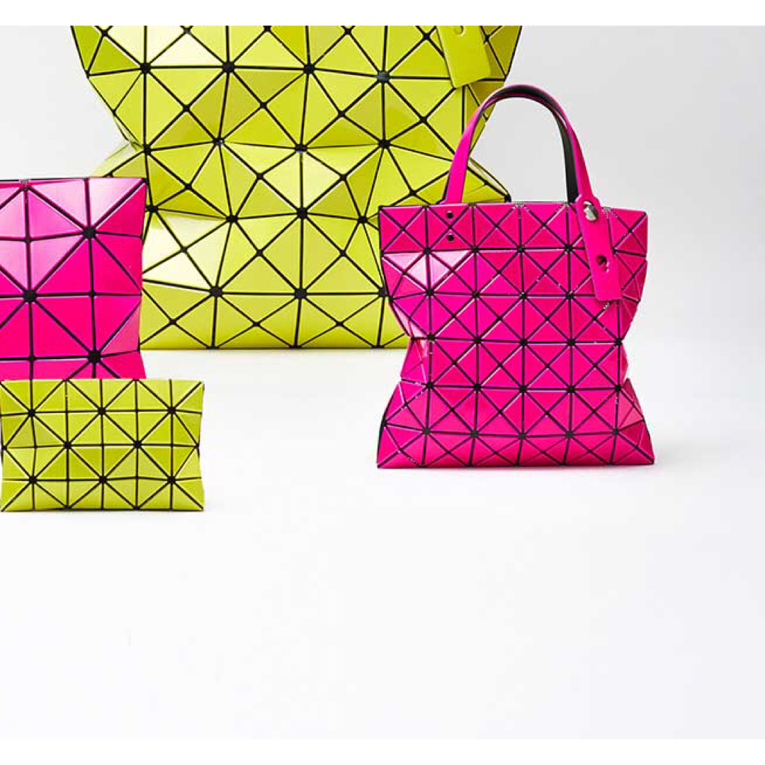 ISSEY MIYAKE(イッセイミヤケ)のBAO BAO ISSEY MIYAKE 2020 PINK レディースのバッグ(ハンドバッグ)の商品写真