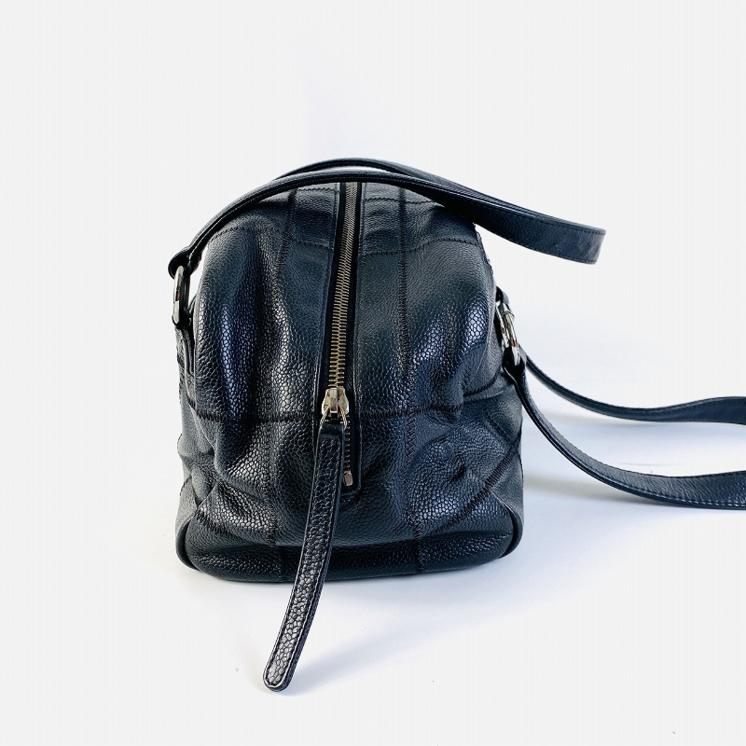 CHANEL(シャネル)のCHANEL シャネル チョコバー ロゴプレート キャビアスキン バッグ ブラック A-2298 レディースのバッグ(ハンドバッグ)の商品写真
