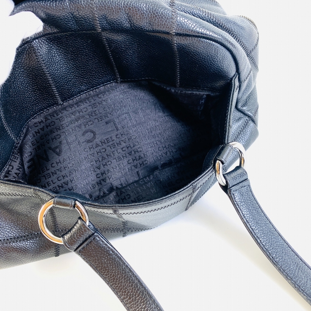 CHANEL(シャネル)のCHANEL シャネル チョコバー ロゴプレート キャビアスキン バッグ ブラック A-2298 レディースのバッグ(ハンドバッグ)の商品写真