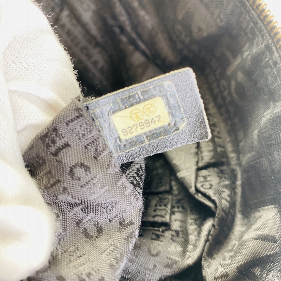 CHANEL(シャネル)のCHANEL シャネル チョコバー ロゴプレート キャビアスキン バッグ ブラック A-2298 レディースのバッグ(ハンドバッグ)の商品写真