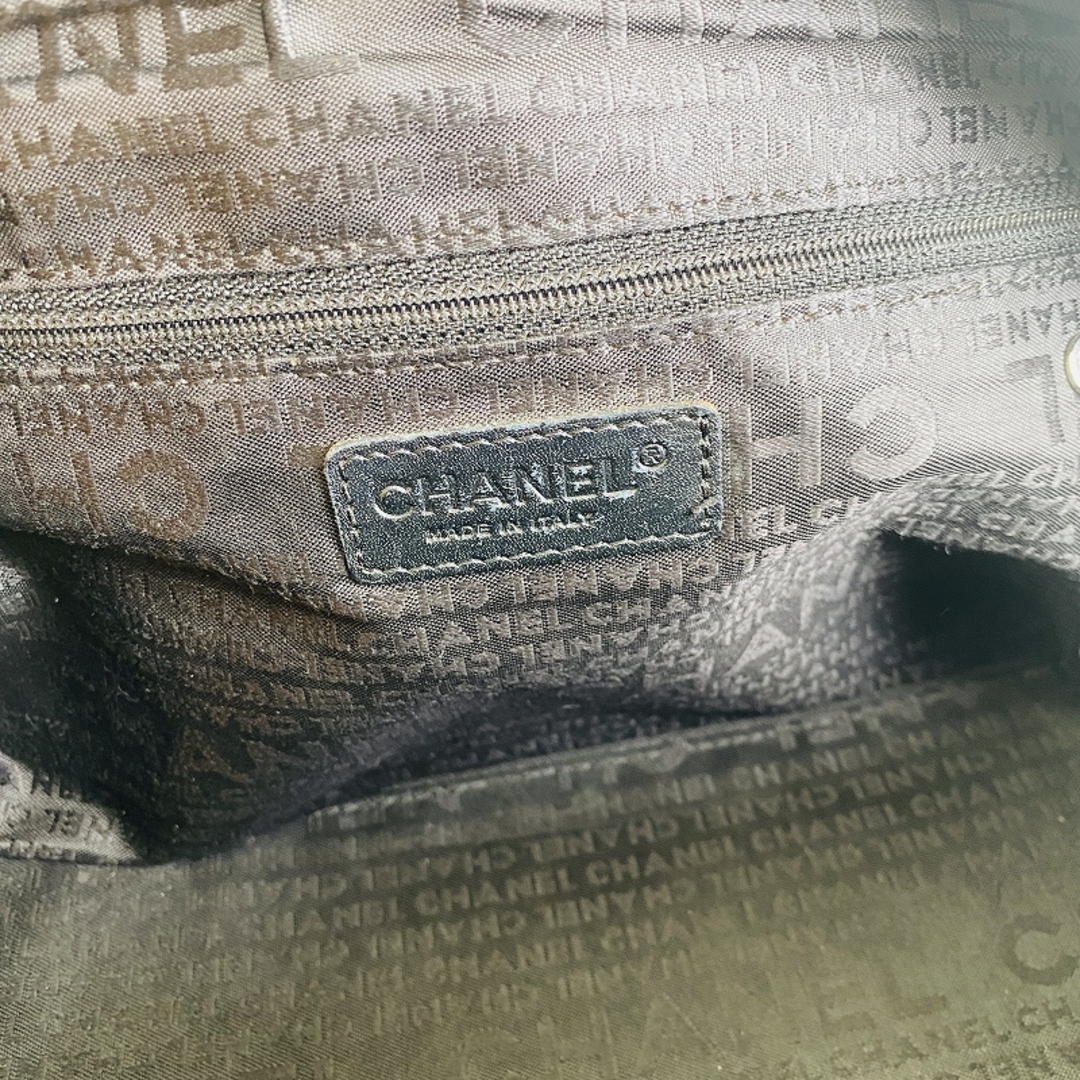 CHANEL(シャネル)のCHANEL シャネル チョコバー ロゴプレート キャビアスキン バッグ ブラック A-2298 レディースのバッグ(ハンドバッグ)の商品写真