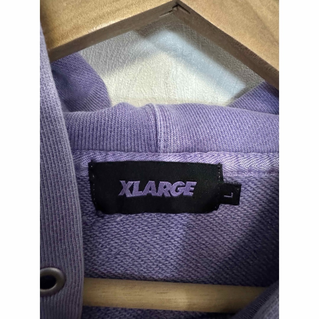 XLARGE(エクストララージ)のxlarge パーカー ワイン ガール パープル 紫 Lサイズ 美品 メンズのトップス(パーカー)の商品写真