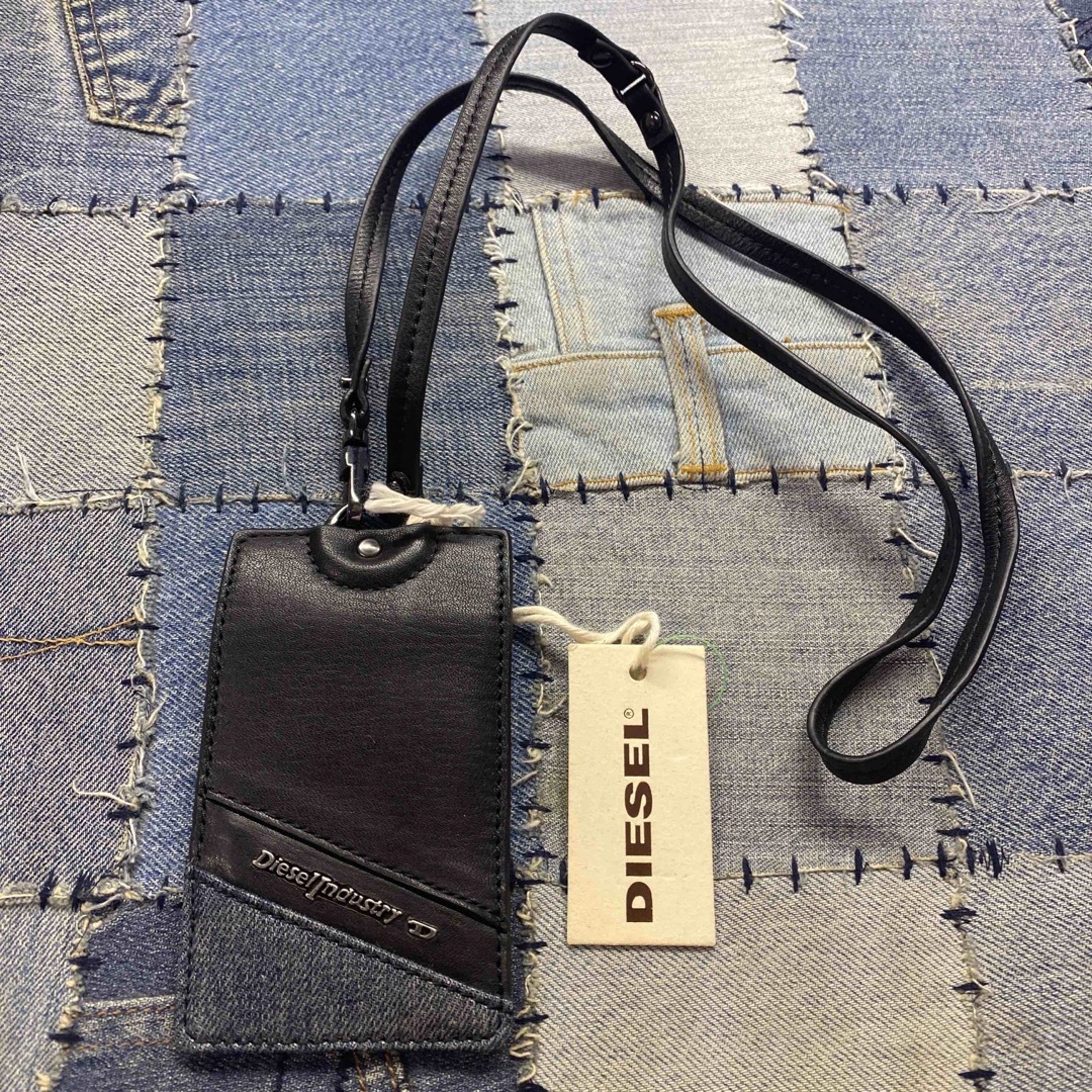 DIESEL(ディーゼル)の【新品】DIESEL デニム切替 首掛けホルダーカード入れ  メンズのファッション小物(名刺入れ/定期入れ)の商品写真