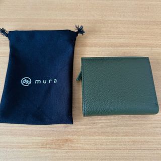 ムラ(MURA)のシュリンクレザー ゴールドファスナー ボタン閉じ 二つ折り財布(財布)