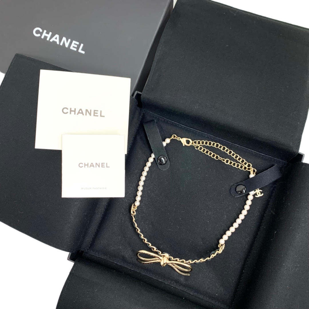 CHANEL(シャネル)のシャネル CHANEL ネックレス ペンダント チョーカー ゴールド ブラック ホワイト ココマーク リボン チェーン パール レディースのアクセサリー(ネックレス)の商品写真