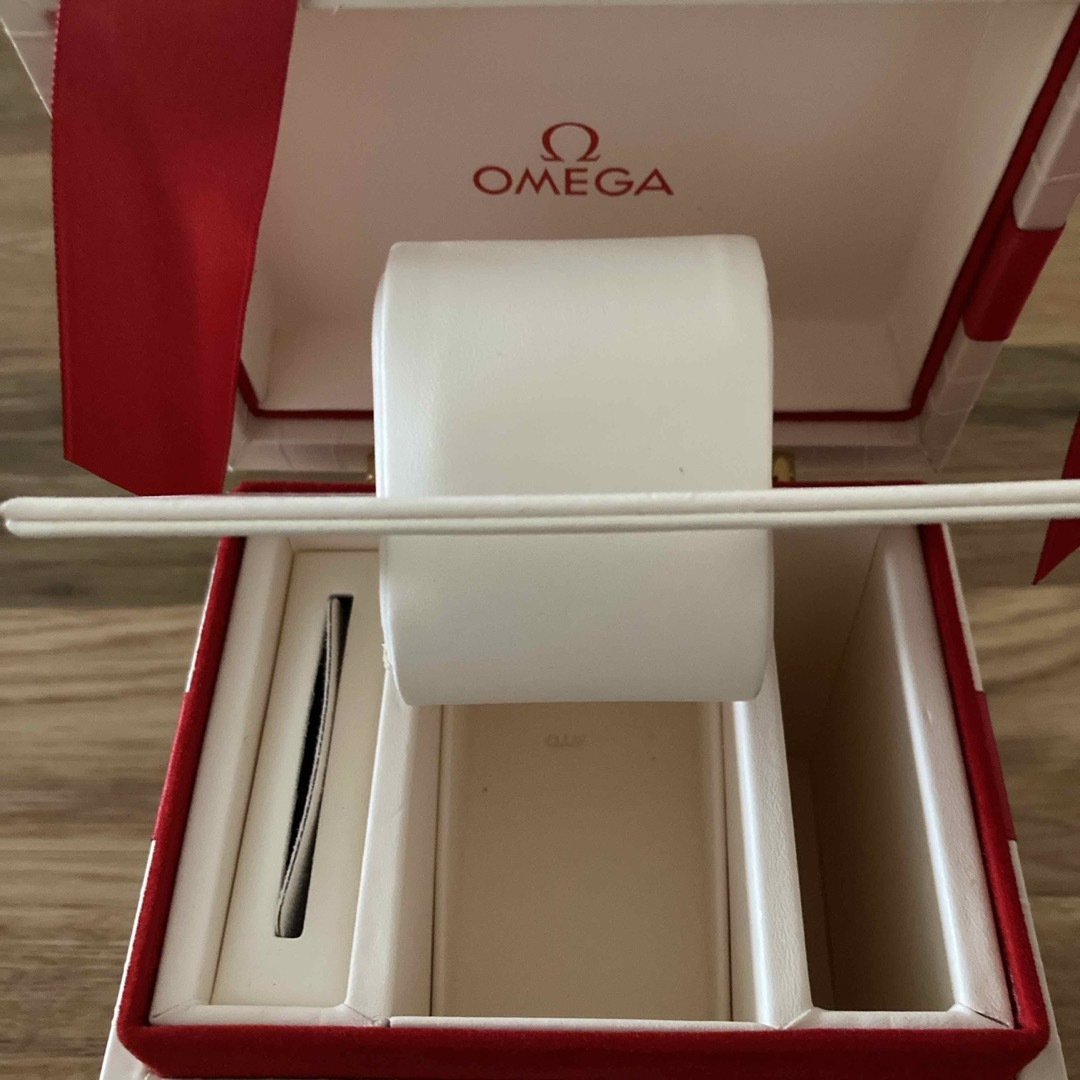 OMEGA(オメガ)のOMEGA 箱 レディースのファッション小物(腕時計)の商品写真