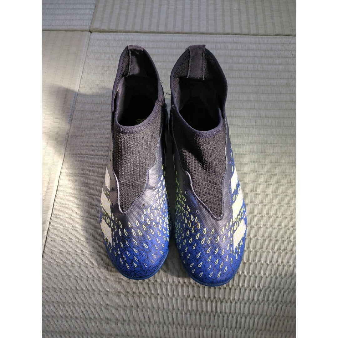 adidas(アディダス)のプレデター フリーク 23センチ スポーツ/アウトドアのサッカー/フットサル(シューズ)の商品写真