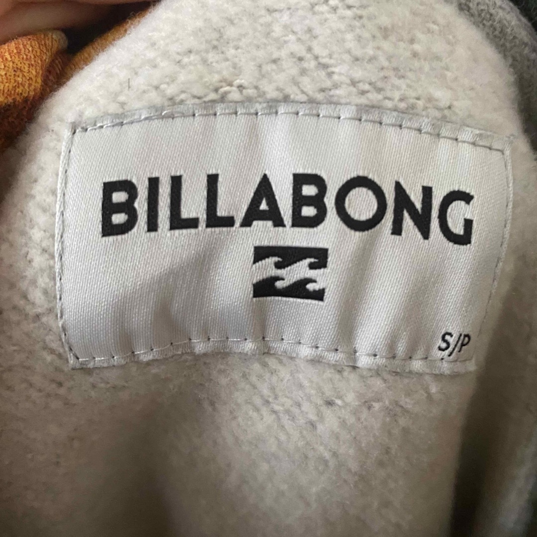 billabong(ビラボン)のBILLABONG グレー　パーカー　メンズS（レディースM相当） スウェット メンズのトップス(パーカー)の商品写真