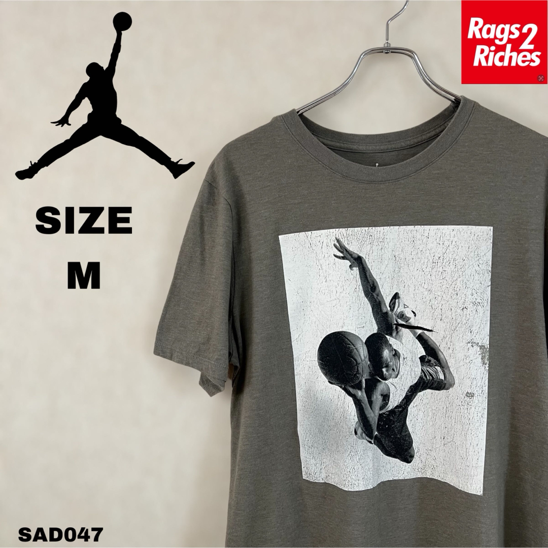 Jordan Brand（NIKE）(ジョーダン)のジョーダン ジャンプマン JORDAN JUMPMAN フォト プリントTシャツ メンズのトップス(Tシャツ/カットソー(半袖/袖なし))の商品写真