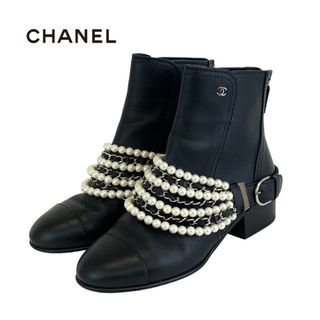 シャネル(CHANEL)のシャネル CHANEL ブーツ ショートブーツ 靴 シューズ レザー ブラック ココマーク パール チェーン ベルト(ブーツ)