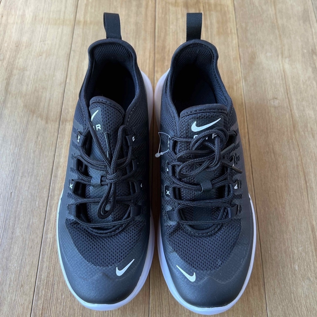 NIKE(ナイキ)のNIKE エアマックス　アクシス キッズ/ベビー/マタニティのキッズ靴/シューズ(15cm~)(スニーカー)の商品写真