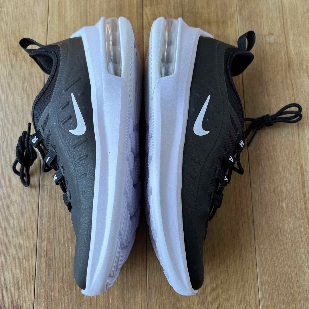 NIKE(ナイキ)のNIKE エアマックス　アクシス キッズ/ベビー/マタニティのキッズ靴/シューズ(15cm~)(スニーカー)の商品写真