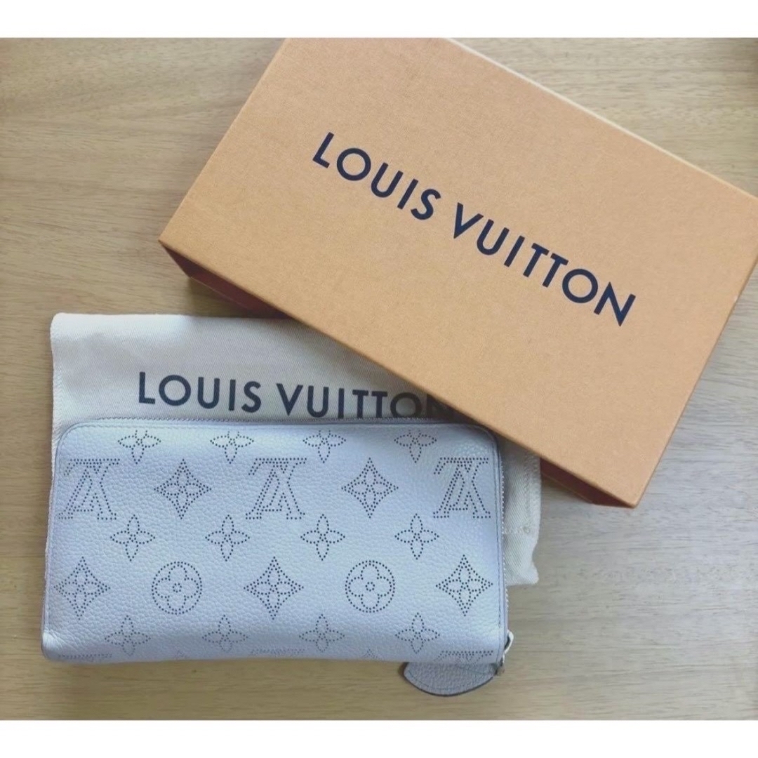 LOUIS VUITTON(ルイヴィトン)のルイ・ヴィトン マヒナレザー ジッピー・ウォレット　財布  レディースのファッション小物(財布)の商品写真