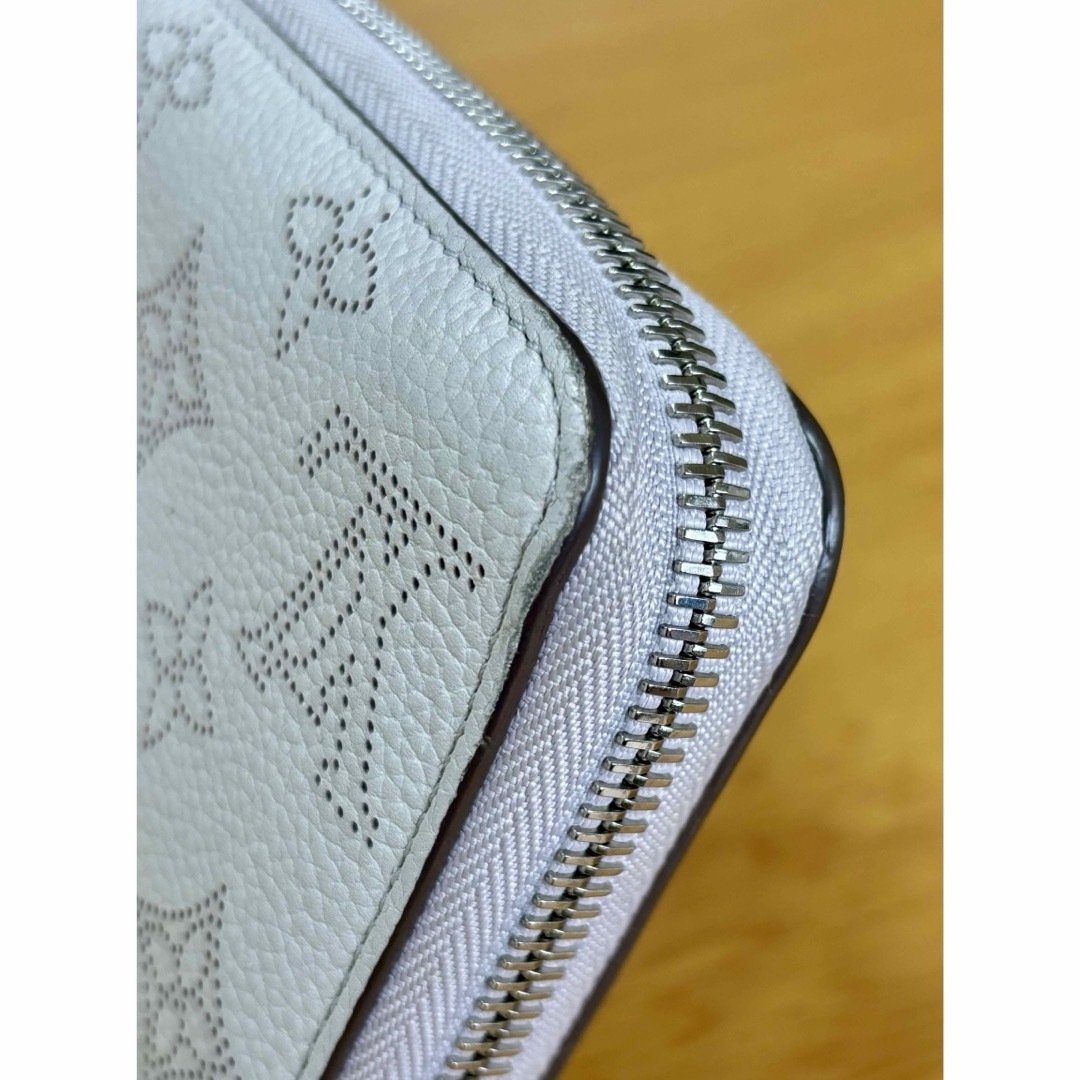 LOUIS VUITTON(ルイヴィトン)のルイ・ヴィトン マヒナレザー ジッピー・ウォレット　財布  レディースのファッション小物(財布)の商品写真