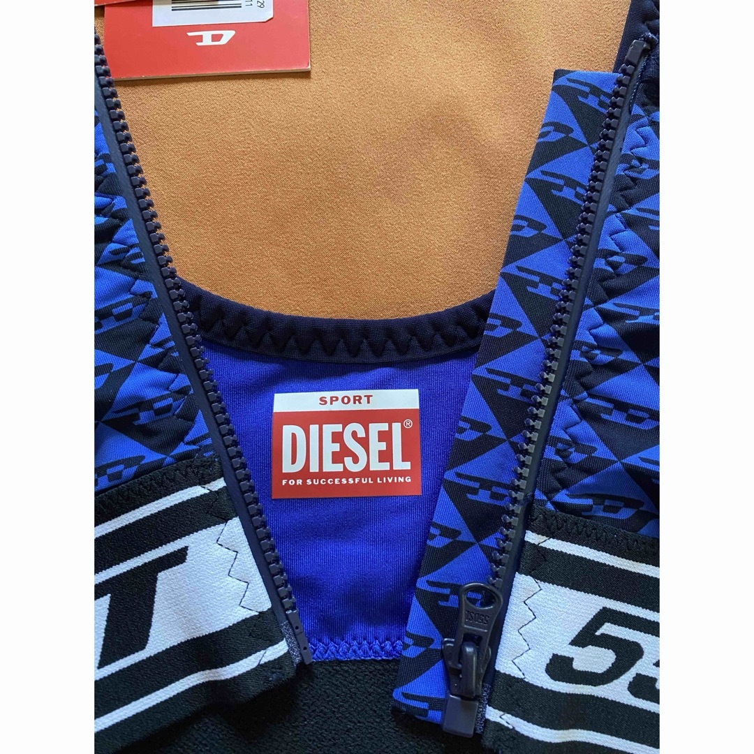 DIESEL(ディーゼル)のディーゼル　スポーツブラ スポーツ/アウトドアのトレーニング/エクササイズ(トレーニング用品)の商品写真