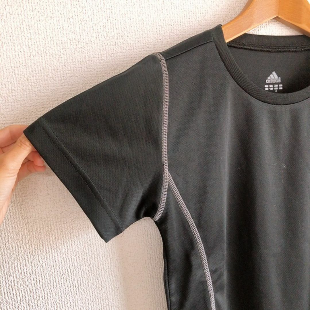 adidas(アディダス)のadidas♡定番スポーツTシャツ♡ブラックS♡ウォーキング♡ジム♡アディダス♡ レディースのトップス(Tシャツ(半袖/袖なし))の商品写真