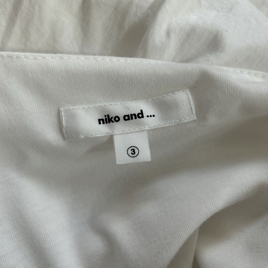 niko and...(ニコアンド)のニコアンド　白　Tシャツ レディースのトップス(Tシャツ(半袖/袖なし))の商品写真