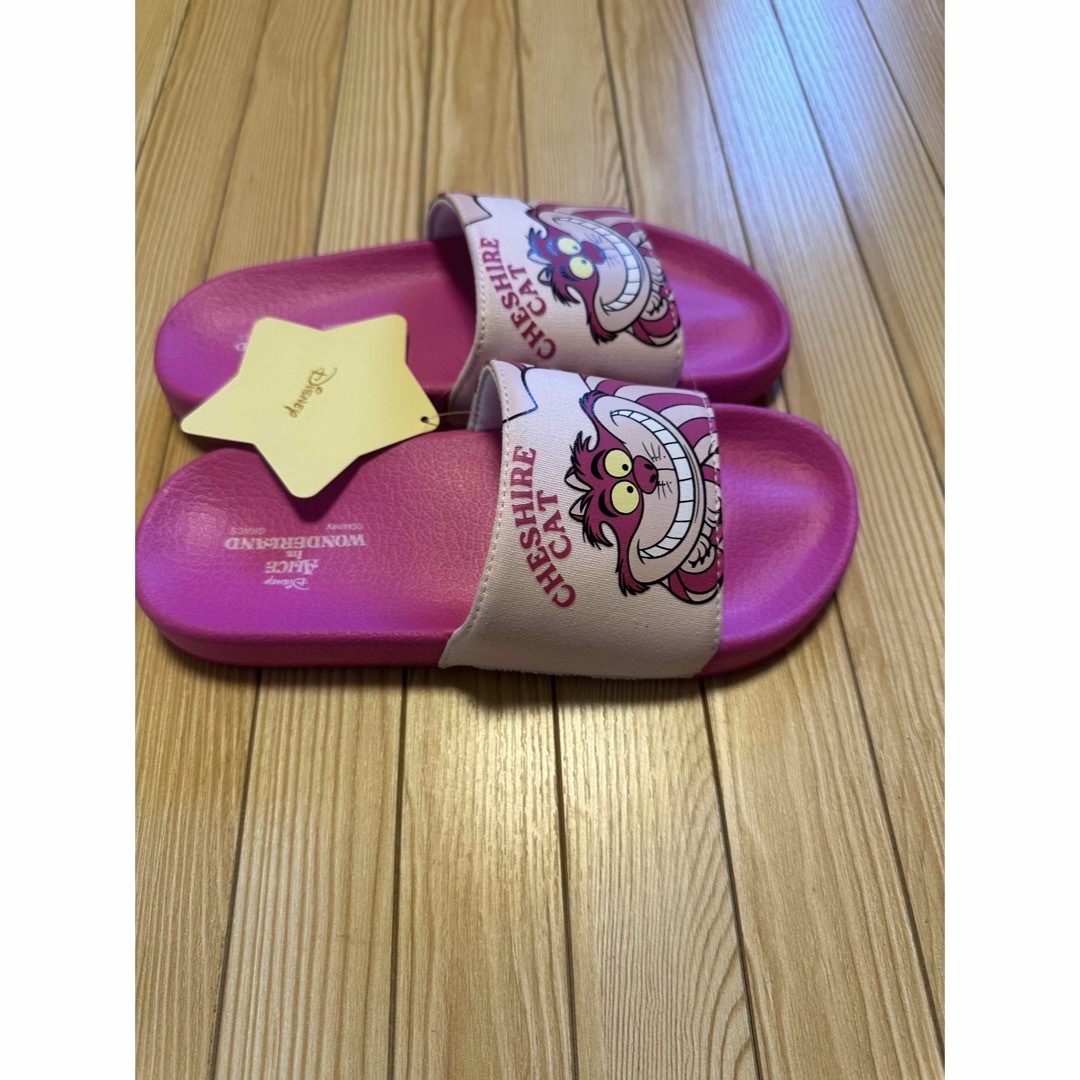 しまむら(シマムラ)の新品未使用♡ディズニー　不思議の国のアリス　チェシャ猫　シャワーサンダル　M レディースの靴/シューズ(サンダル)の商品写真