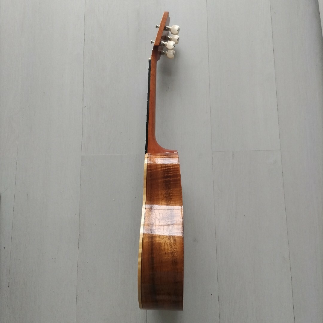 虎杢目極上美品!!Kamaka HF−2Dコンサートベルシェイプオオタさんモデル 楽器のウクレレ(コンサートウクレレ)の商品写真