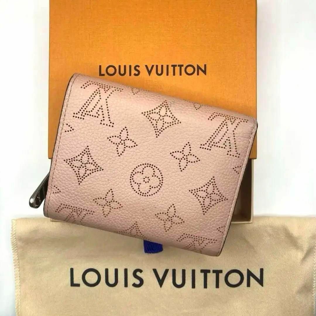 LOUIS VUITTON(ルイヴィトン)の美品！ヴィトン　マヒナ　イリス　コンパクト　マグノリア　折り財布　M62541 レディースのファッション小物(財布)の商品写真
