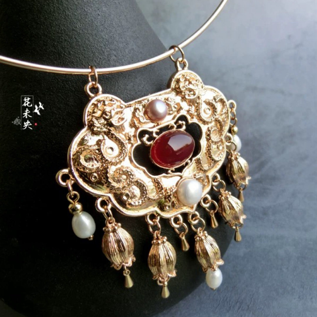 双龍鈴蘭真珠瓔珞項圈 白赤金色チョーカー　中華風　縁起物　成人式　結婚式　漢服 ハンドメイドのアクセサリー(ネックレス)の商品写真