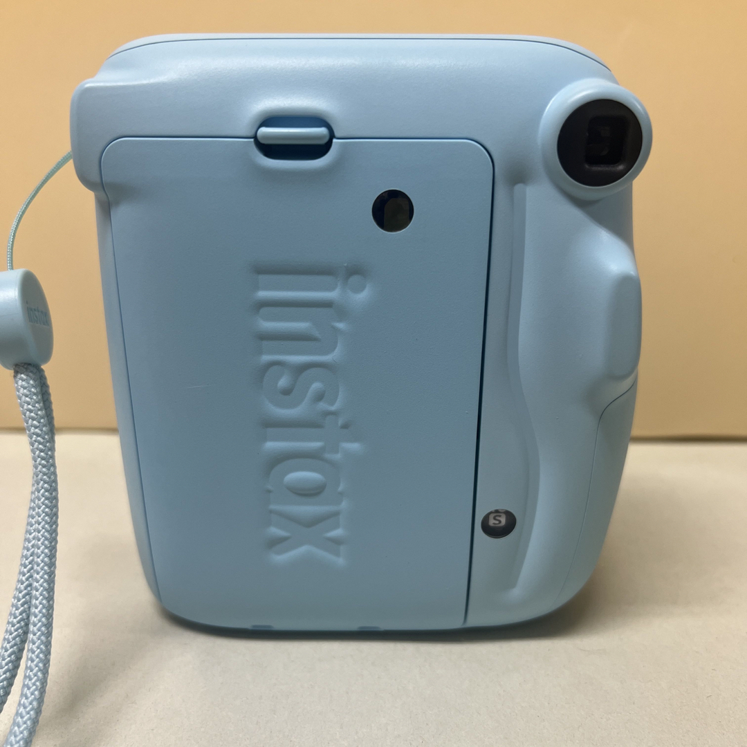 富士フイルム(フジフイルム)のチェキ instax mini 11 ブルー スマホ/家電/カメラのカメラ(フィルムカメラ)の商品写真