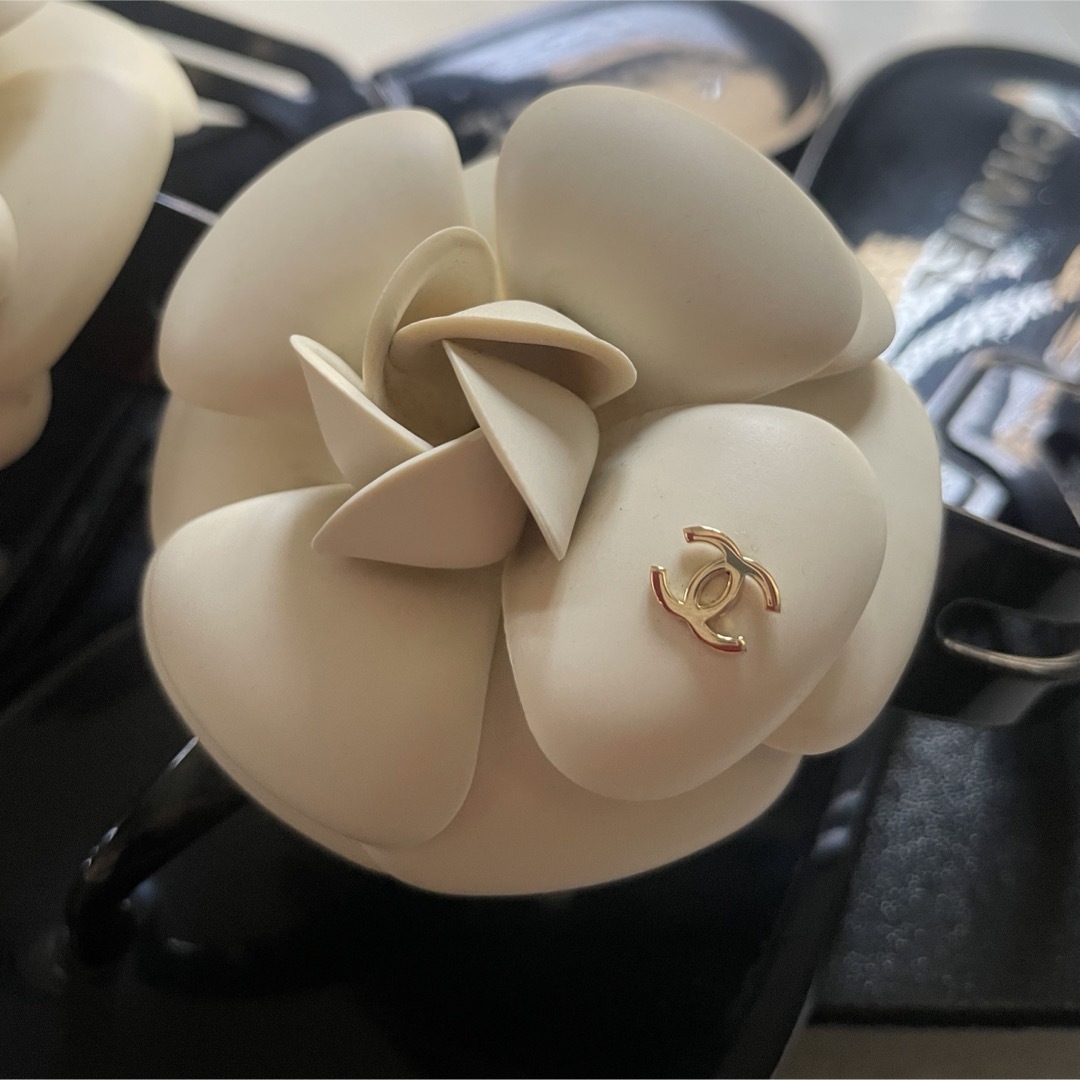 CHANEL - 美品 シャネル サンダル カメリア 【36】の通販 by CHANEL - 美品 シャネル サンダル カメリア 【36】の通販 by