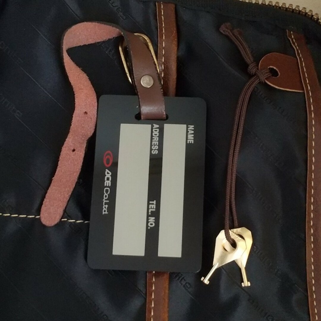Samsonite(サムソナイト)のショルダーバッグ サムソナイト  ネームタグと鍵付き メンズのバッグ(ショルダーバッグ)の商品写真