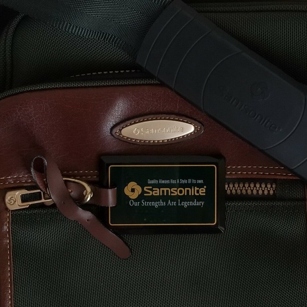 Samsonite(サムソナイト)のショルダーバッグ サムソナイト  ネームタグと鍵付き メンズのバッグ(ショルダーバッグ)の商品写真