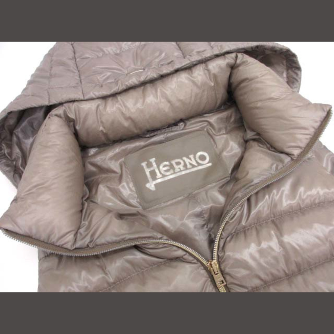 HERNO(ヘルノ)のヘルノ HERNO  PI0329D  ロング丈 ダウンベスト 42 レディースのジャケット/アウター(ダウンベスト)の商品写真