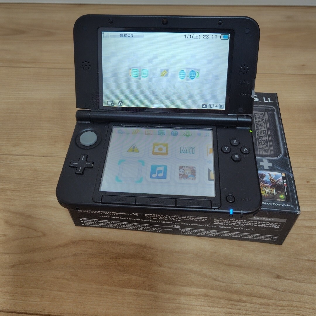ニンテンドー3DS(ニンテンドー3DS)のNintendo　3DS LLと充電アダプターとダビスタ　ソフト エンタメ/ホビーのゲームソフト/ゲーム機本体(家庭用ゲーム機本体)の商品写真