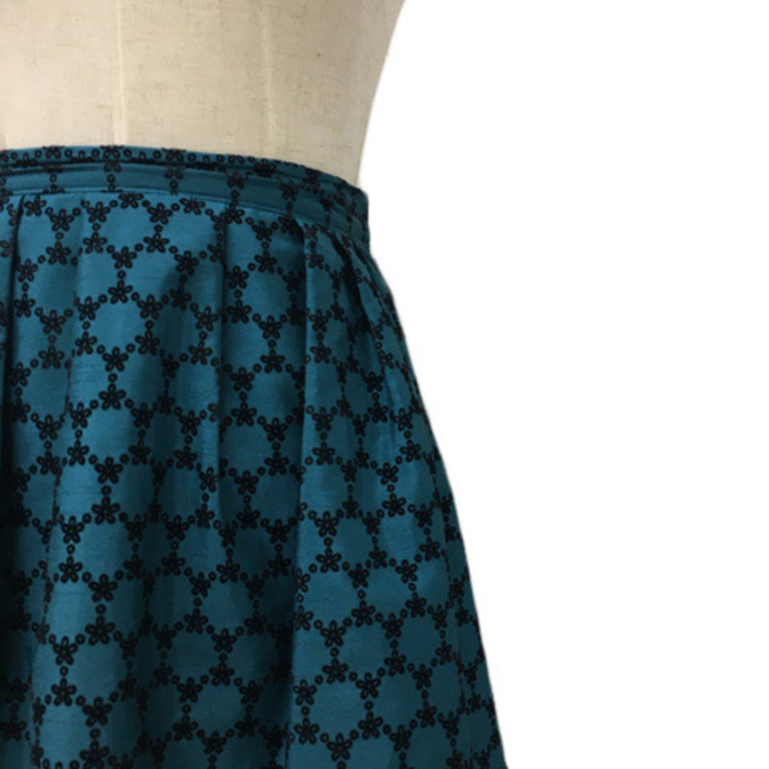 リッチミー スカート フレア 膝丈 花柄 ウエストゴム タック 0 緑 黒 レディースのスカート(ひざ丈スカート)の商品写真
