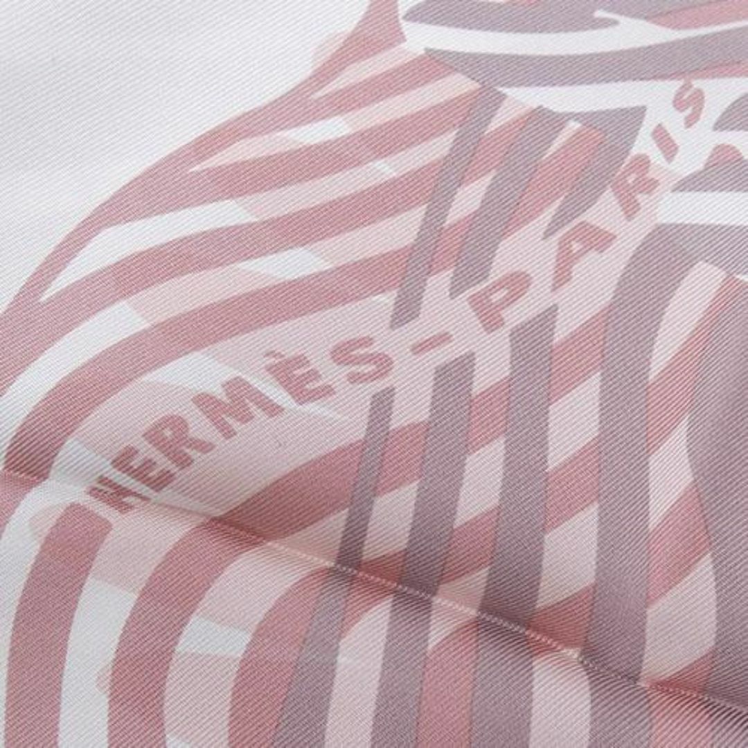 Hermes(エルメス)の美品 エルメス スカーフ HERMES カレ90 シルク ONDE DE CHIC 洗練の波 ペガサス 白 ホワイトxピンク レディース OJ10233 レディースのファッション小物(バンダナ/スカーフ)の商品写真