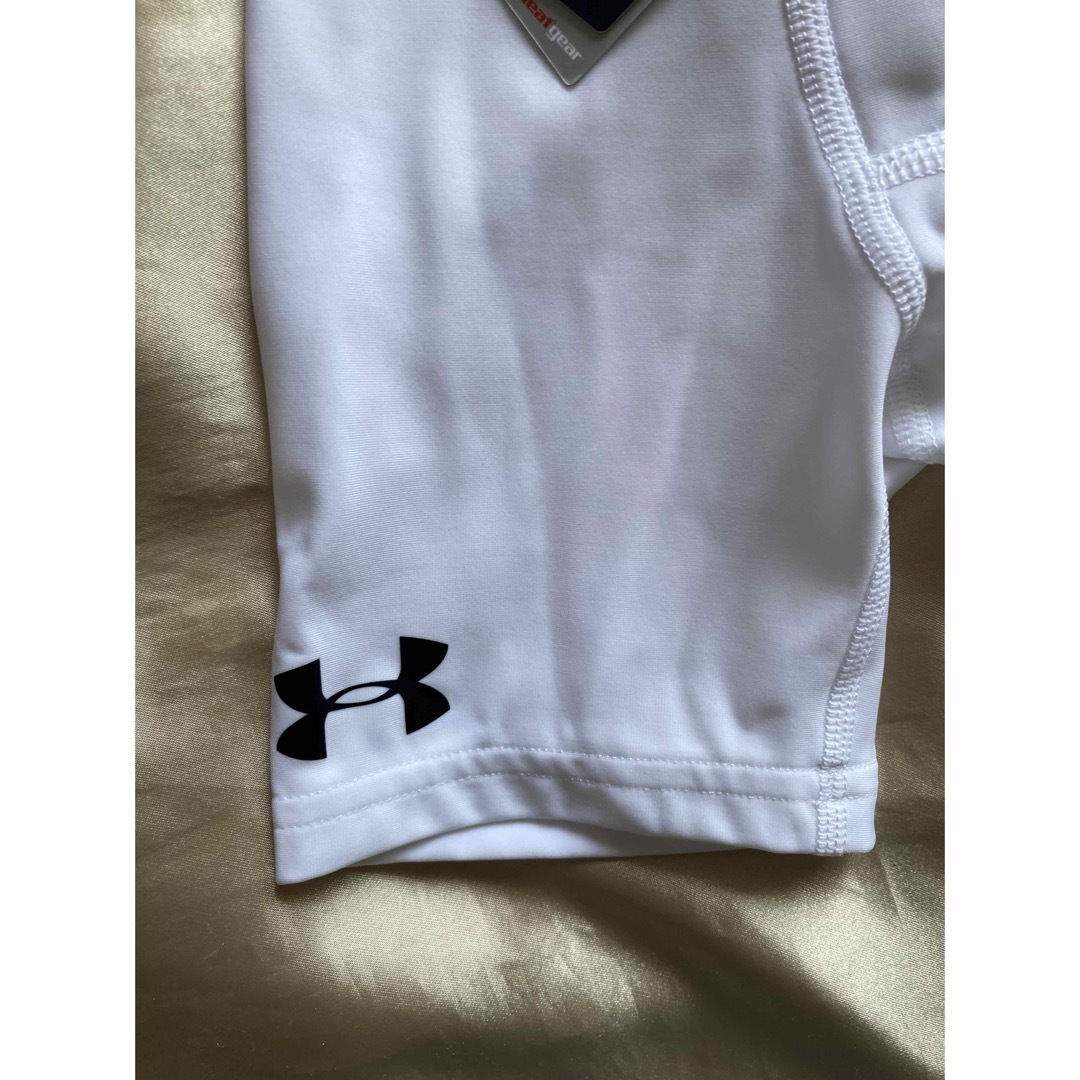 UNDER ARMOUR(アンダーアーマー)の新品　ヒートギアパンツ キッズ/ベビー/マタニティのキッズ服男の子用(90cm~)(パンツ/スパッツ)の商品写真