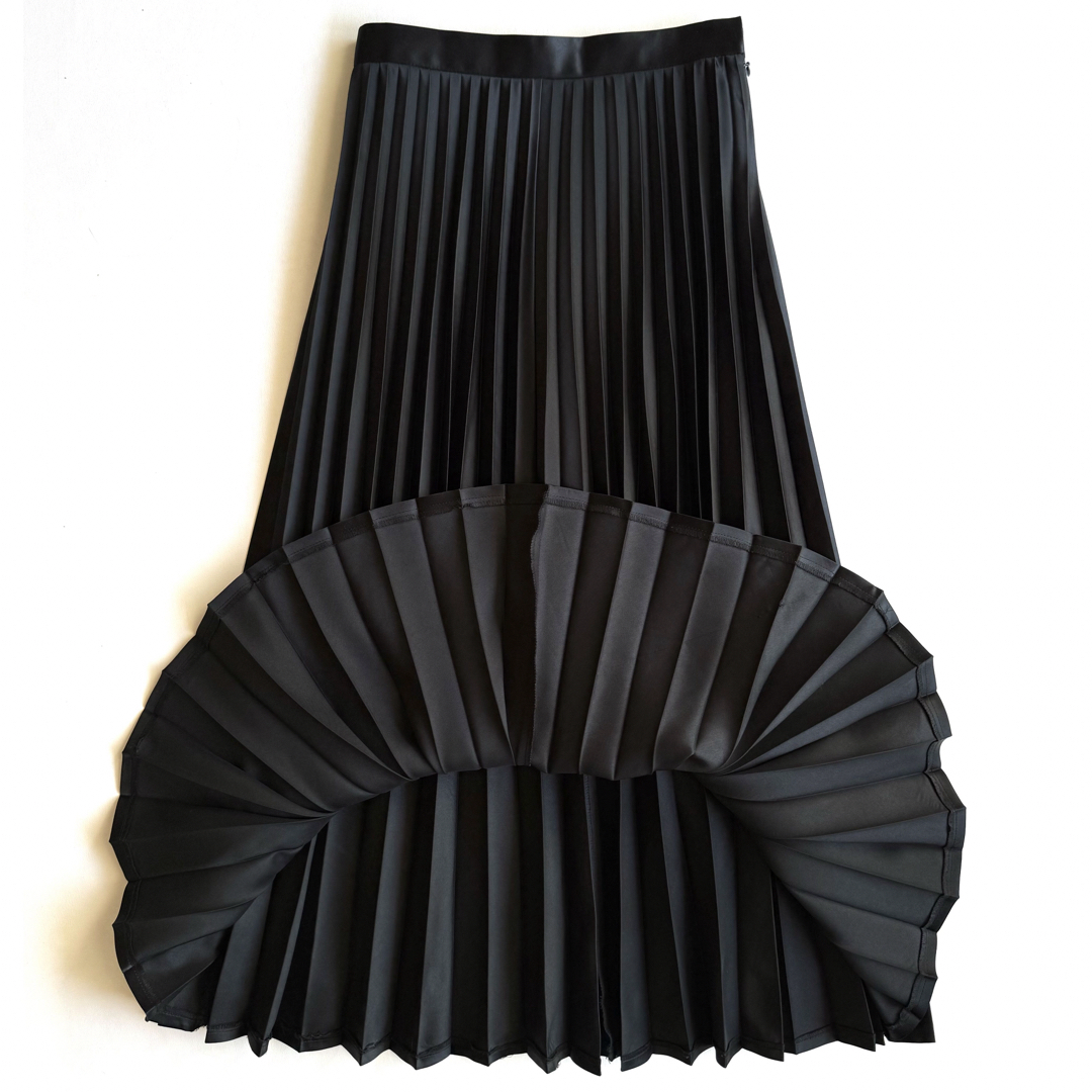 JUNYA WATANABE COMME des GARCONS(ジュンヤワタナベコムデギャルソン)の《美品》JUNYA WATANABE プリーツスカート マキシ丈 サテン XS レディースのスカート(ロングスカート)の商品写真