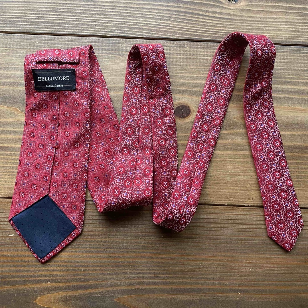 ネクタイ 赤柄 BELLUMORE イタリア製 シルク100% 古着 ⑩ メンズのファッション小物(ネクタイ)の商品写真