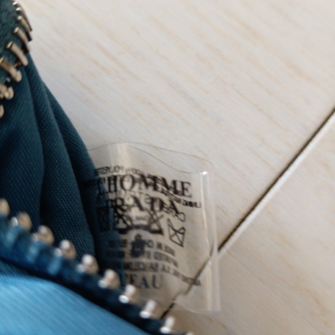 PRADA(プラダ)のコスメポーチ　シルバーロゴプリント　ノベルティ限定ポーチ レディースのファッション小物(ポーチ)の商品写真