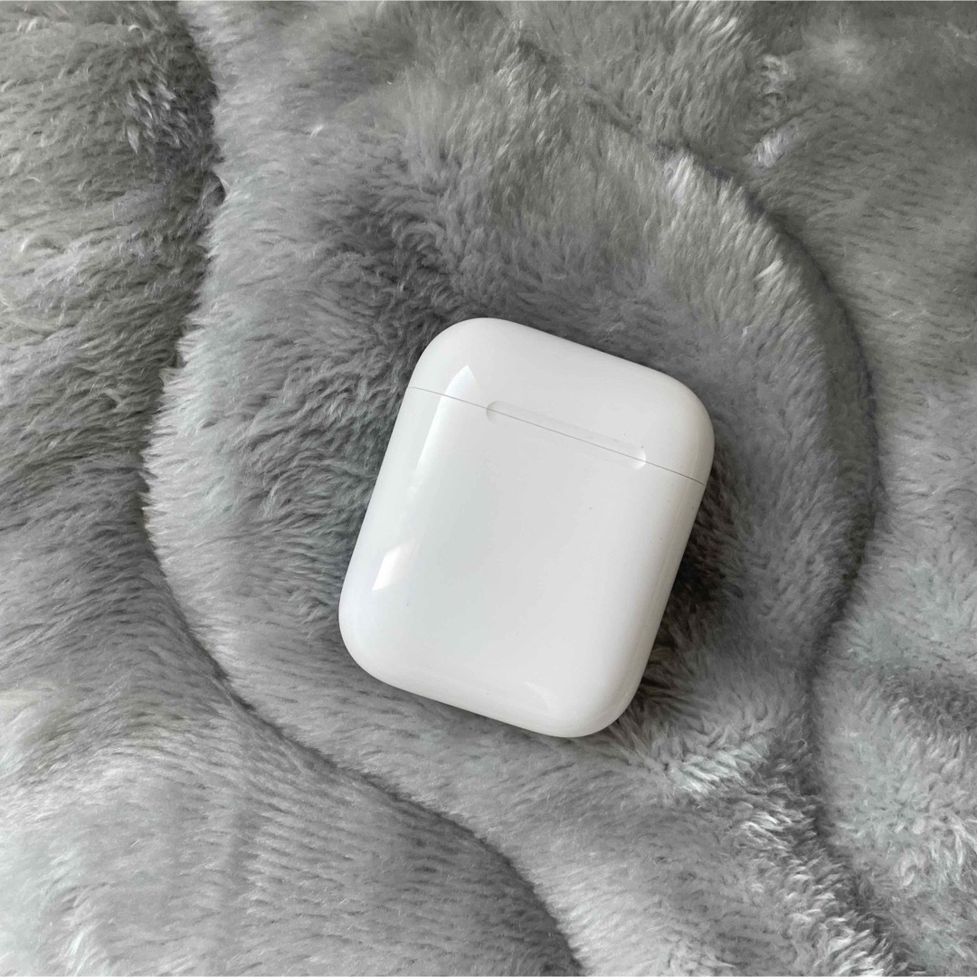 Apple(アップル)の【正規品】Air pods 第2世代 スマホ/家電/カメラのオーディオ機器(ヘッドフォン/イヤフォン)の商品写真