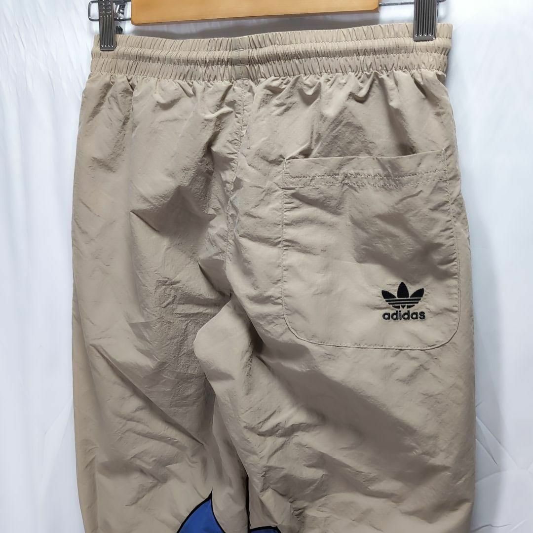 adidas(アディダス)のadidas ナイロンパンツ ベージュ ビッグロゴ S レディースのパンツ(その他)の商品写真