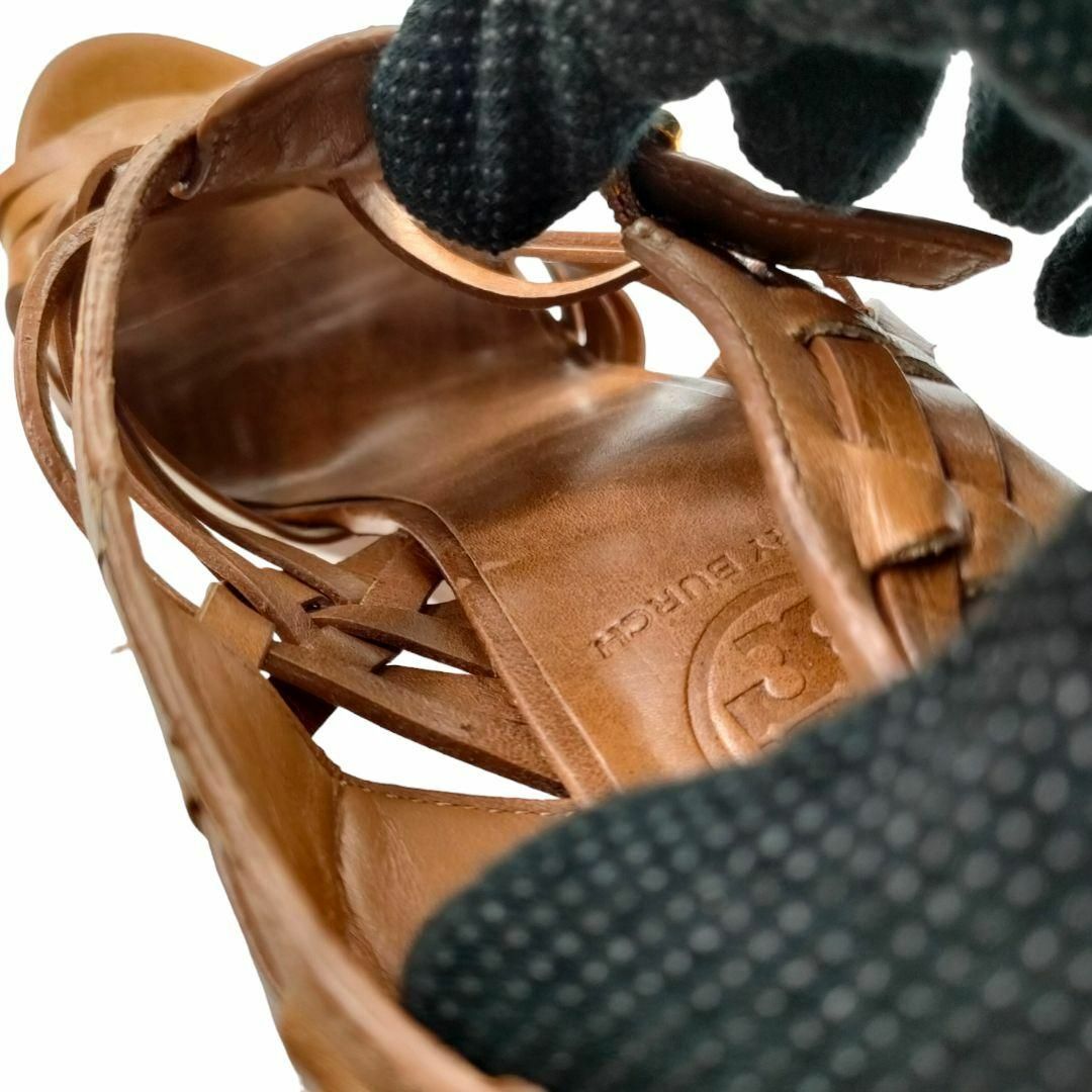 Tory Burch(トリーバーチ)のトリーバーチ グラディエーター ウェッジソール 編み込み サンダル レザー 茶色 レディースの靴/シューズ(サンダル)の商品写真